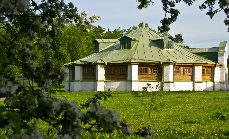 Круглый зал «Манеж»